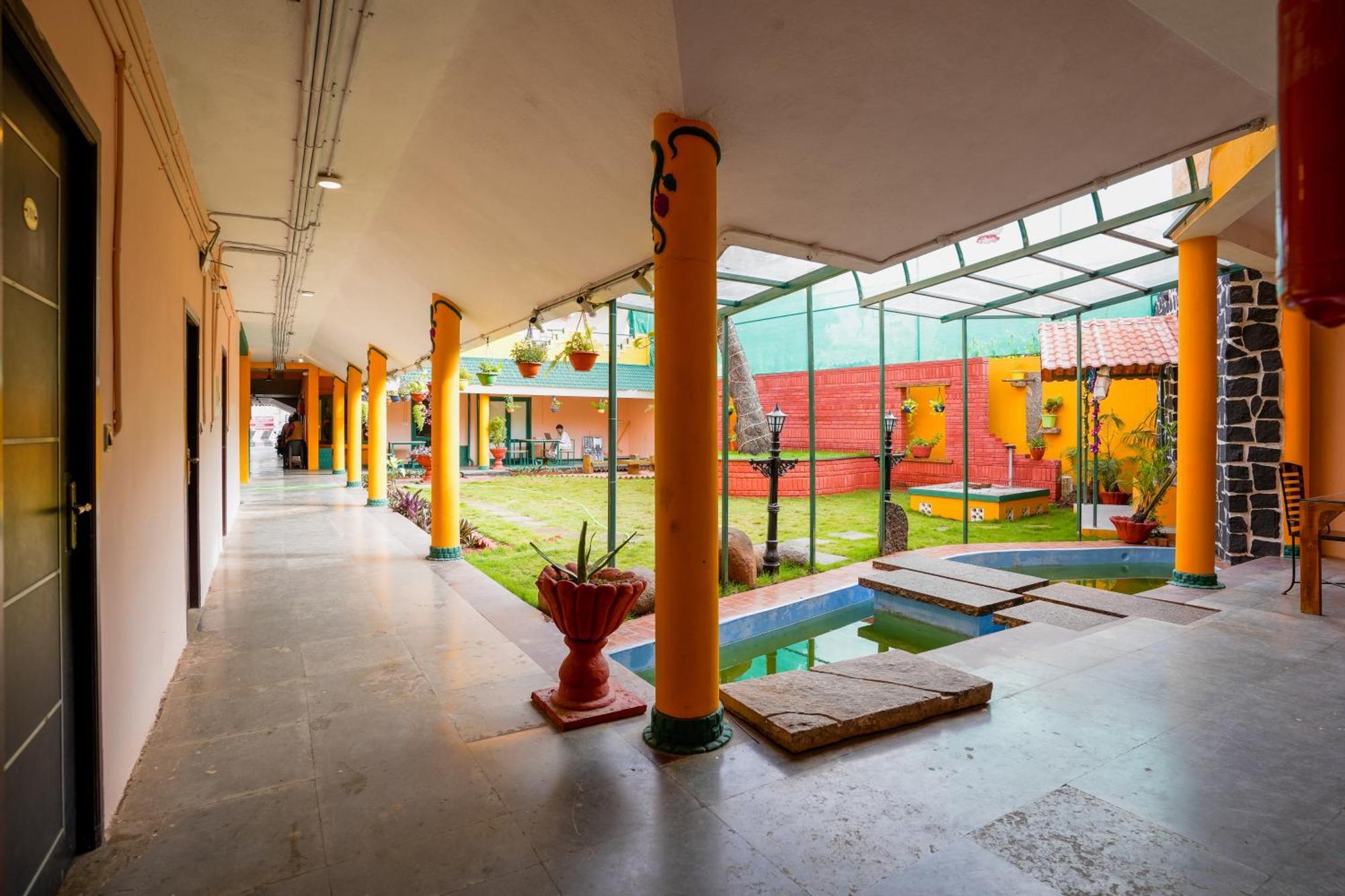 فندق La Courtyard بونديتْشيري المظهر الخارجي الصورة